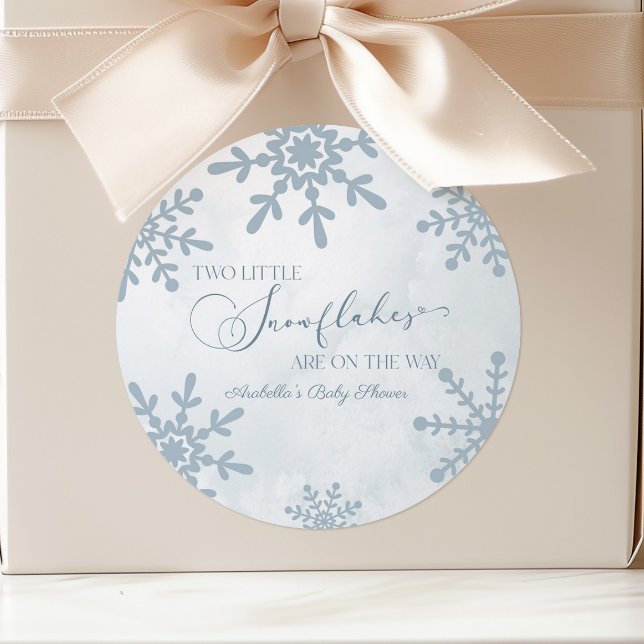 Zwei kleine Schneeflocken Winter Twins Kinderdusch Runder Aufkleber (Von Creator hochgeladen)