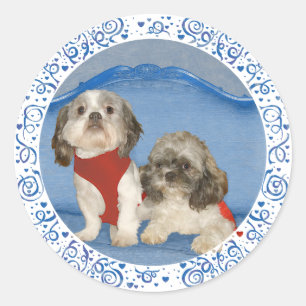 Zwei kleine Shih Tzu Rescue Doggies Runder Aufkleber