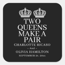 Zwei Königinnen machen eine paarige lesbische Hoch Quadratischer Aufkleber