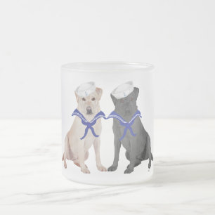 Zwei Labrador Retriever Mattglastasse