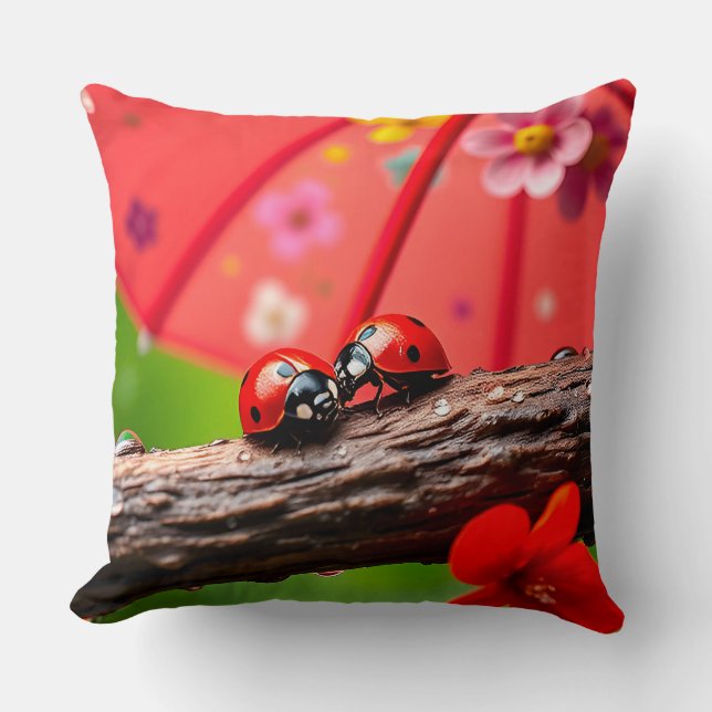 Zwei Ladybugs auf einer Twig Kissen (Vorderseite)