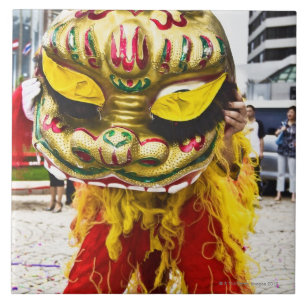 Zwei Leute im chinesischen Drachekostüm, Qingdao, Fliese