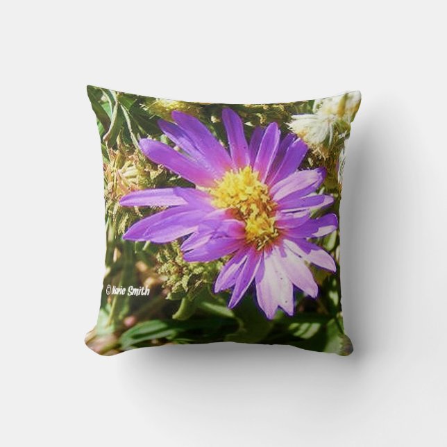 Zwei lila Wildblumen Kissen (Vorderseite)
