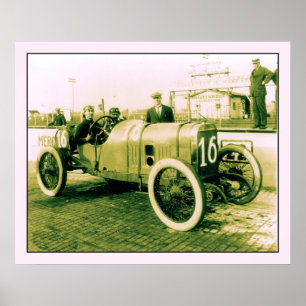 Zwei Männer im antiken Rennwagen Nr. 16 Indy 500 Poster
