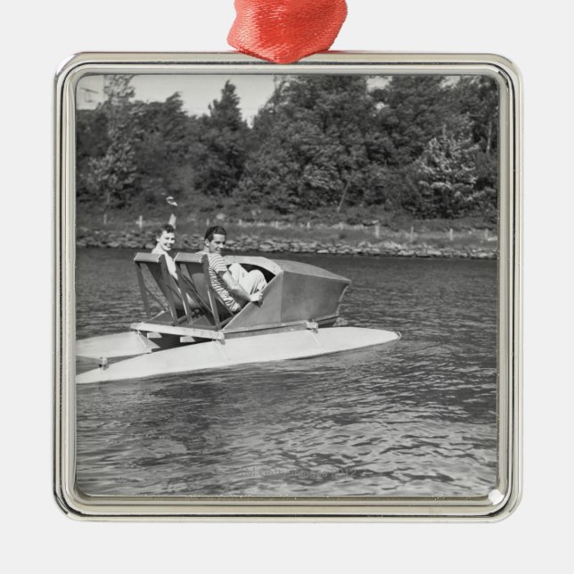 Zwei Männer Silbernes Ornament (Vorne)