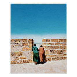 Zwei Männer überblicken die Mauer in Richtung blau Poster