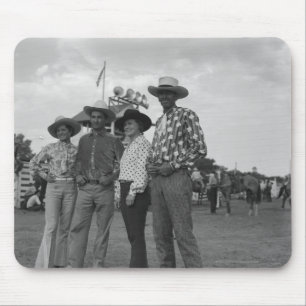 Zwei Männer und zwei Frauen bei einem Rodeo Mousepad
