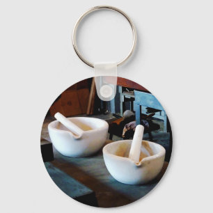 Zwei Mörser und Stampfen im Labrador Schlüsselanhänger