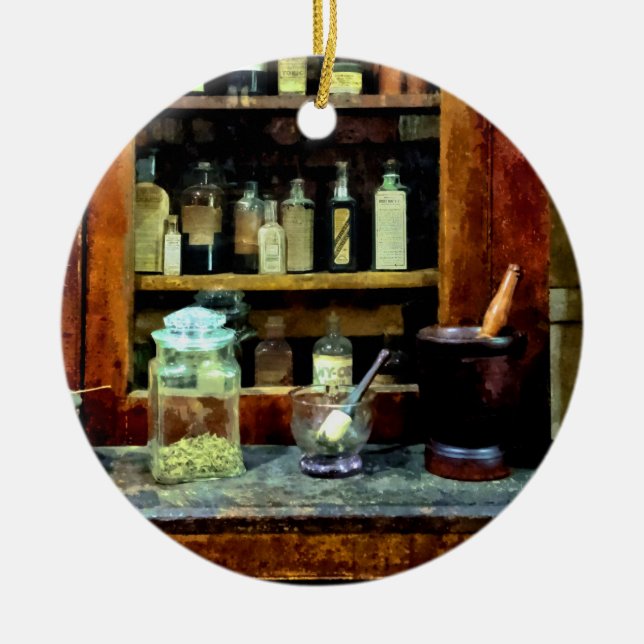 Zwei Mortar und Pestles und Glass Jar Keramik Ornament (Vorne)