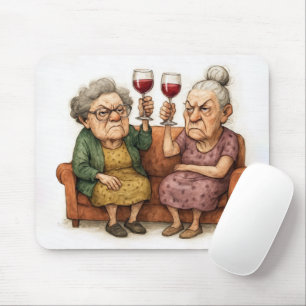 Zwei mürrische alte Damen mit Rotwein Mousepad