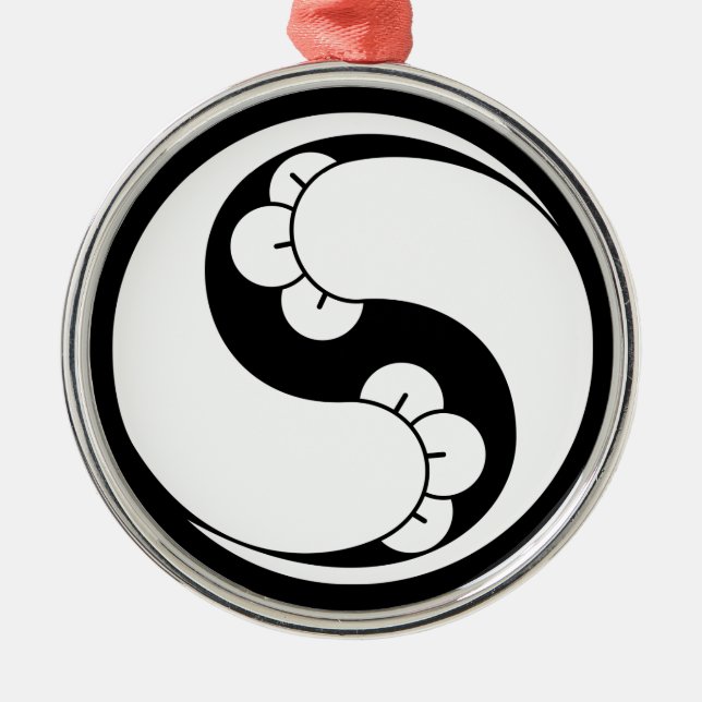 Zwei Nelken-Wirbel in veränderter Form Silbernes Ornament (Vorne)