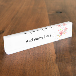 Zwei niedliche Cartoon-Schweine im Namensplakette