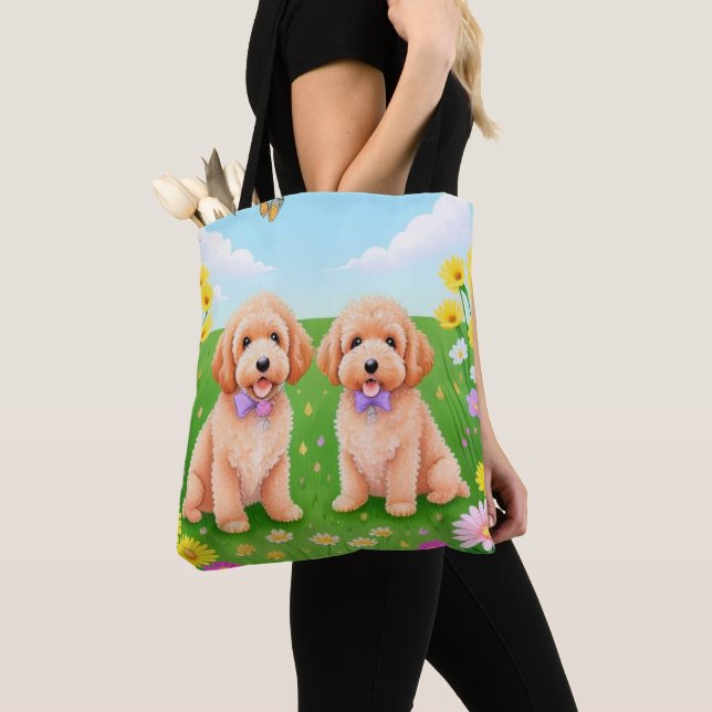 Zwei Niedliche Goldendoodles-Tasche (Von Nahem)
