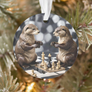 Zwei Otter spielen Schach,  Ornament