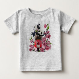 Zwei Pandas fahren mit einem Moped Baby T-shirt