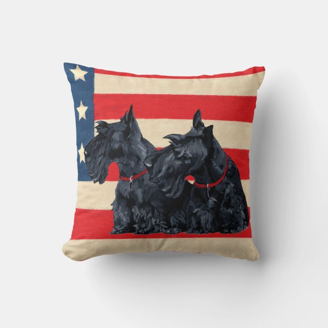Zwei Patriotic Scottish Terriers Pillow Kissen (Vorderseite)