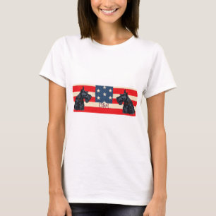 Zwei patriotische Scottish Terrier T-Shirt
