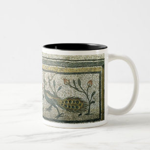 Zwei Pfaus, dekoratives Grenzdetail von einem mosa Zweifarbige Tasse