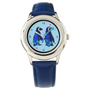 Zwei Pinguine, die Handkinderuhr halten Armbanduhr