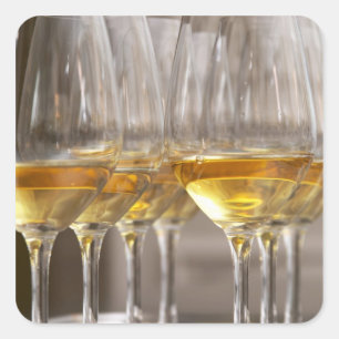 zwei Reihen von Weinschälchen mit saftigem Quadratischer Aufkleber
