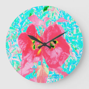 Zwei rosarote Korallen-Pflaume-Crazy-Hibiskus auf Große Wanduhr