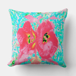Zwei Rosy Red Coral Pum Crazy Hibiskus auf Aqua Kissen