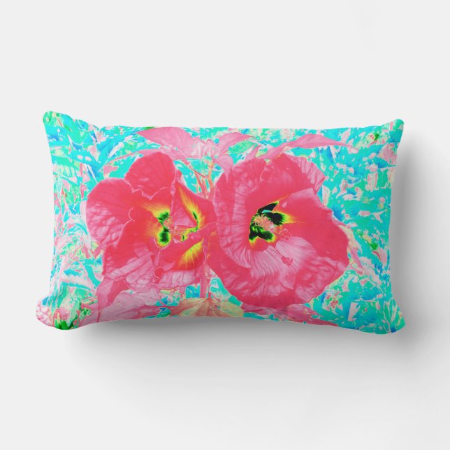 Zwei Rosy Red Coral Pum Crazy Hibiskus auf Aqua Lendenkissen (Vorderseite)