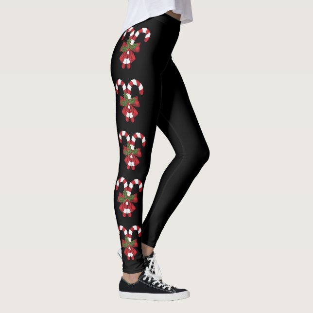 Zwei rote und weiße, festliche Kerzenleuchten auf  Leggings (Rechts)