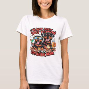 Zwei Rottweiler-Hunde sitzen zusammen T-Shirt
