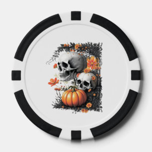 Zwei Schädel und ein Kürbis unter den Blume. Pokerchips