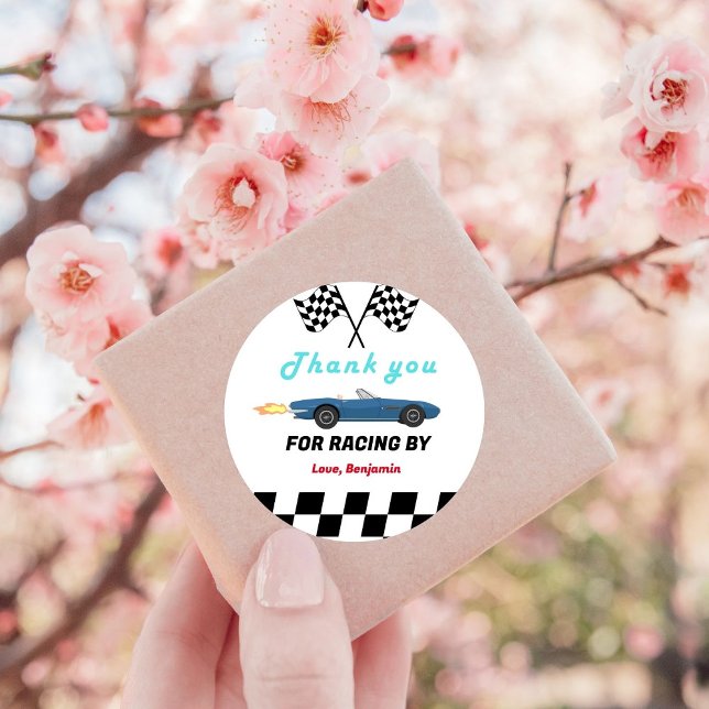 ZWEI Schnelle 2 Neugierige Rennwagen Junge 2. Gebu Runder Aufkleber (Von Creator hochgeladen)