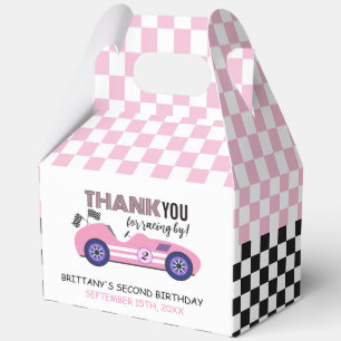 Zwei schnelle, rosa Rennwagen am zweiten Geburtsta Geschenkschachtel