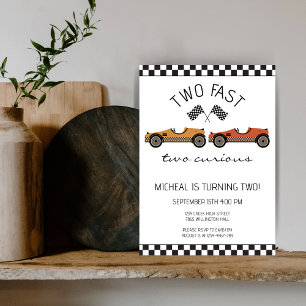 Zwei schnelle zwei kuriose Rennwagen am zweiten Ge Einladung