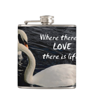 Zwei Schwäne am See Flachmann