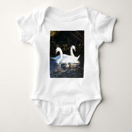 Zwei Schwäne und eine Ente Baby Strampler