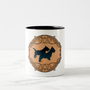 Zwei Scottish Terrier in keltischer Knotenarbeit Zweifarbige Tasse