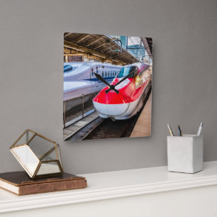 Zwei Shinkansen am Bahnhof Tokio Quadratische Wanduhr