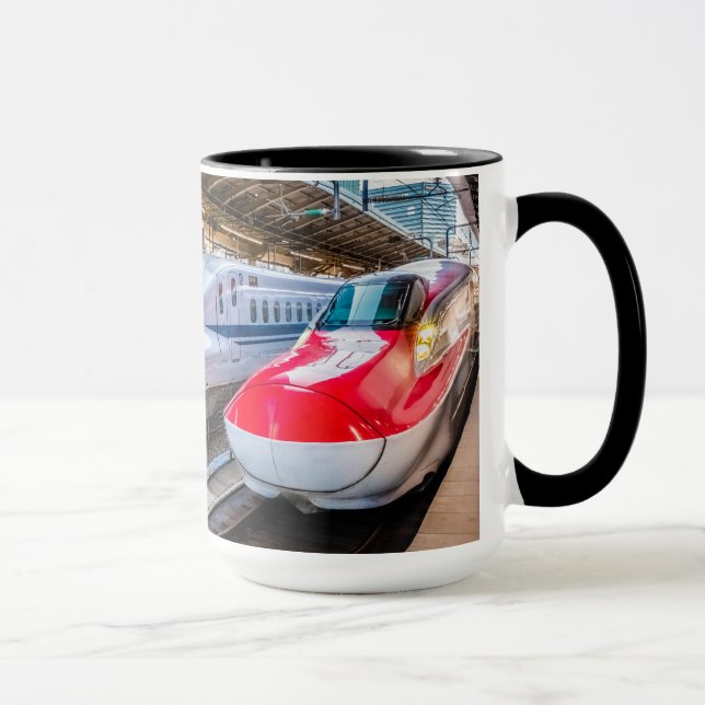 Zwei Shinkansen am Bahnhof Tokio Tasse (Rechts)