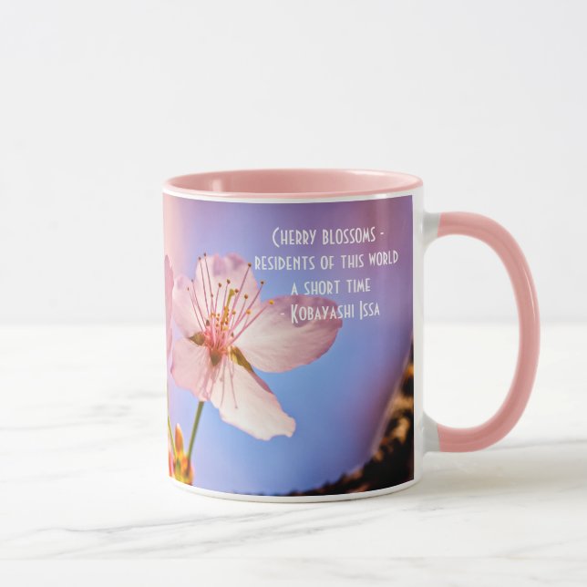 Zwei sonnenbeleuchtete Sakura-Blüten Tasse (Rechts)