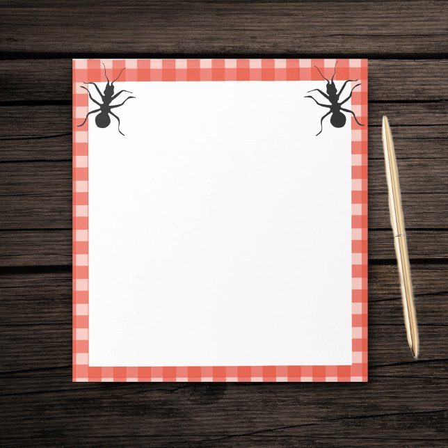 Zwei Spaß Big Black Ameisen rot Karierte Grenze Notizblock (Two black ants red white checkered picnic tablecloth border on white paper notepad.)