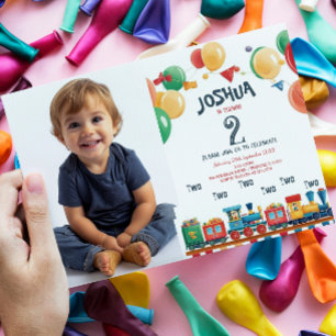 Zwei Spielzeugzug im zweiten Kindergeburtstag Part Einladung