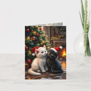 Zwei süße Weihnachtskätzchen mit Santa-Hüten Feiertagskarte