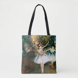 Zwei Tänzer auf einer Bühne entgasen vorbei