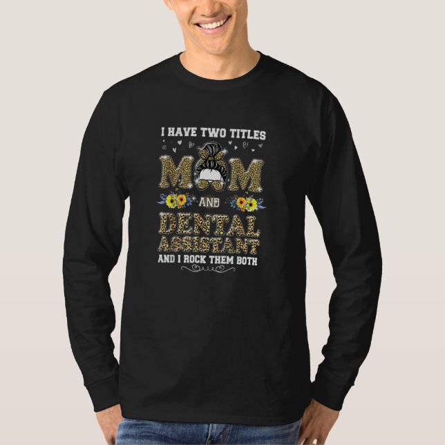 Zwei Titel Dental Assistant Leopard Messy Bun Moth T-Shirt (Vorderseite)