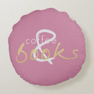 Zwei Tonbücher und ein kaffeliches Kissen