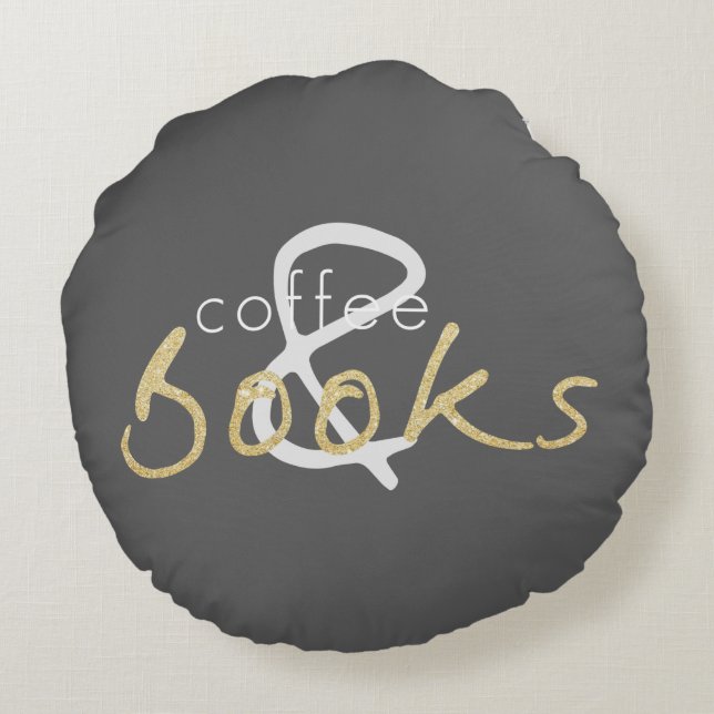 Zwei Tonbücher und ein kaffeliches Kissen (Rückseite)