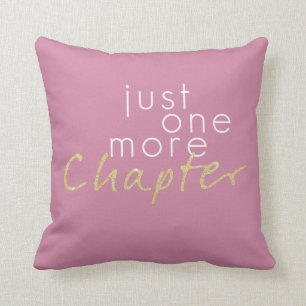 Zwei tonten gerade ein weiteres kissen