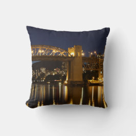 Zwei Vancouver-Brücken-Kissen Kissen