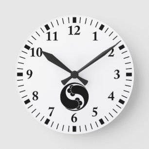 Zwei veränderte Nelkenwirbel Runde Wanduhr