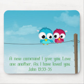 Zwei Vögel auf einem Draht Mousepad